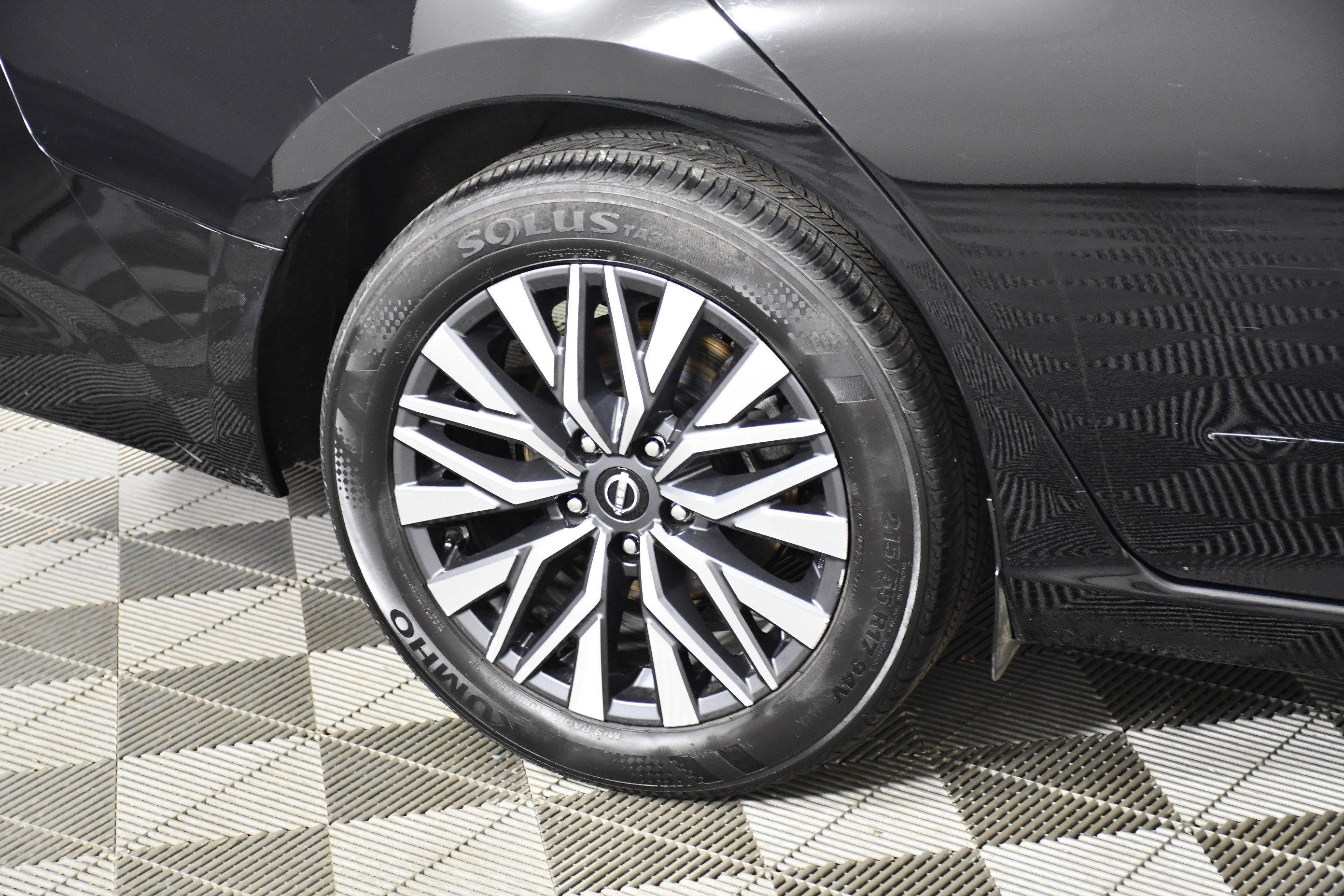 Used 2024 Super Black Nissan 2.5 SV image 53