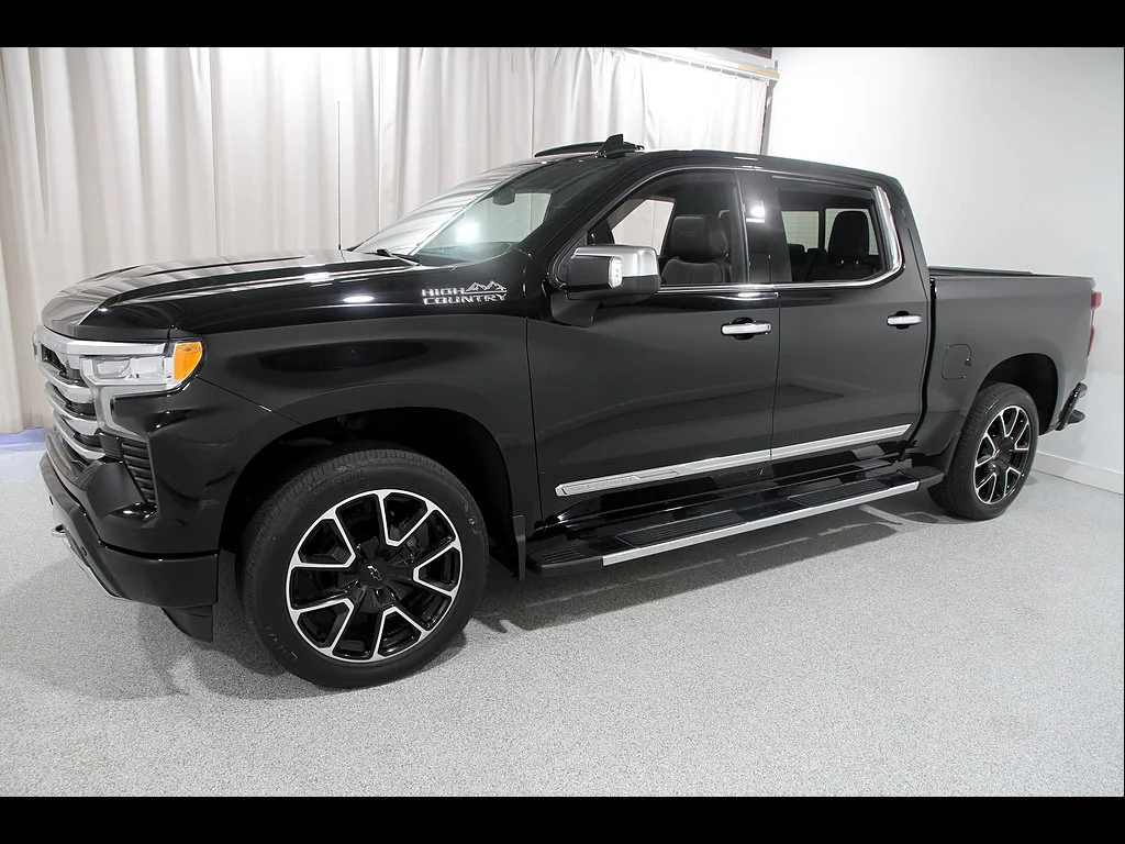 Used 2023 BLACK Chevrolet High Country image 3