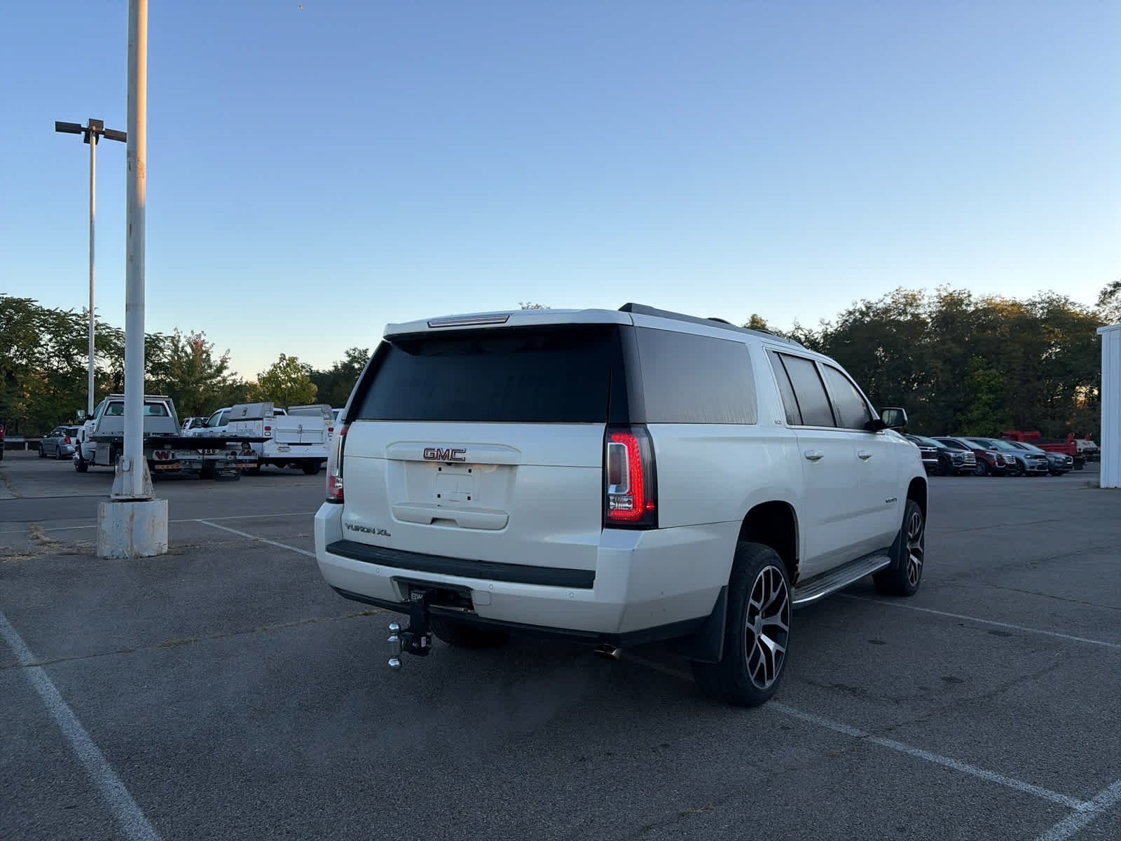 Used 2015 GMC Yukon XL SLT with VIN 1GKS2HKC1FR123145 for sale in Zelienople, PA