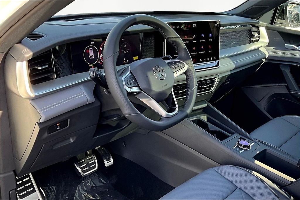 New 2026 White Volkswagen 2.0T SE R-Line Black image 17