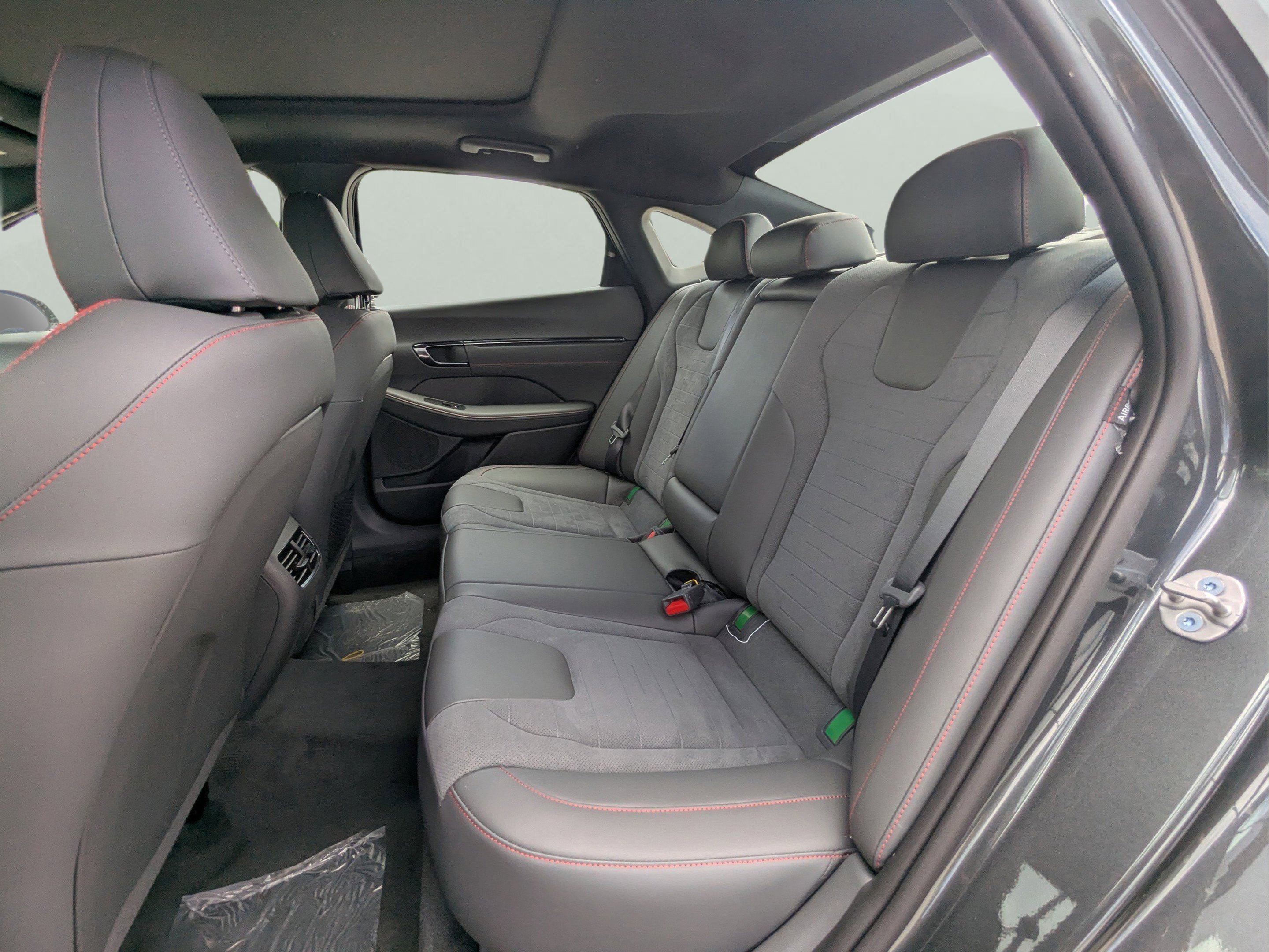 Used 2025 Serenity White Hyundai SEL Sport image 27