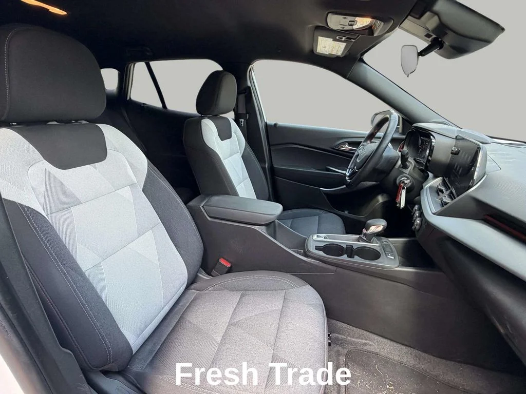 Used 2025 Summit White Chevrolet 1RS image 10