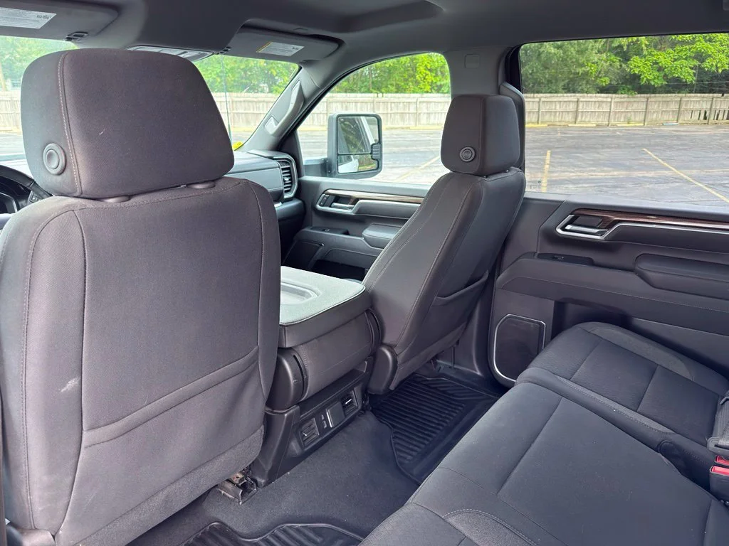 Used 2025 White Chevrolet LT image 23