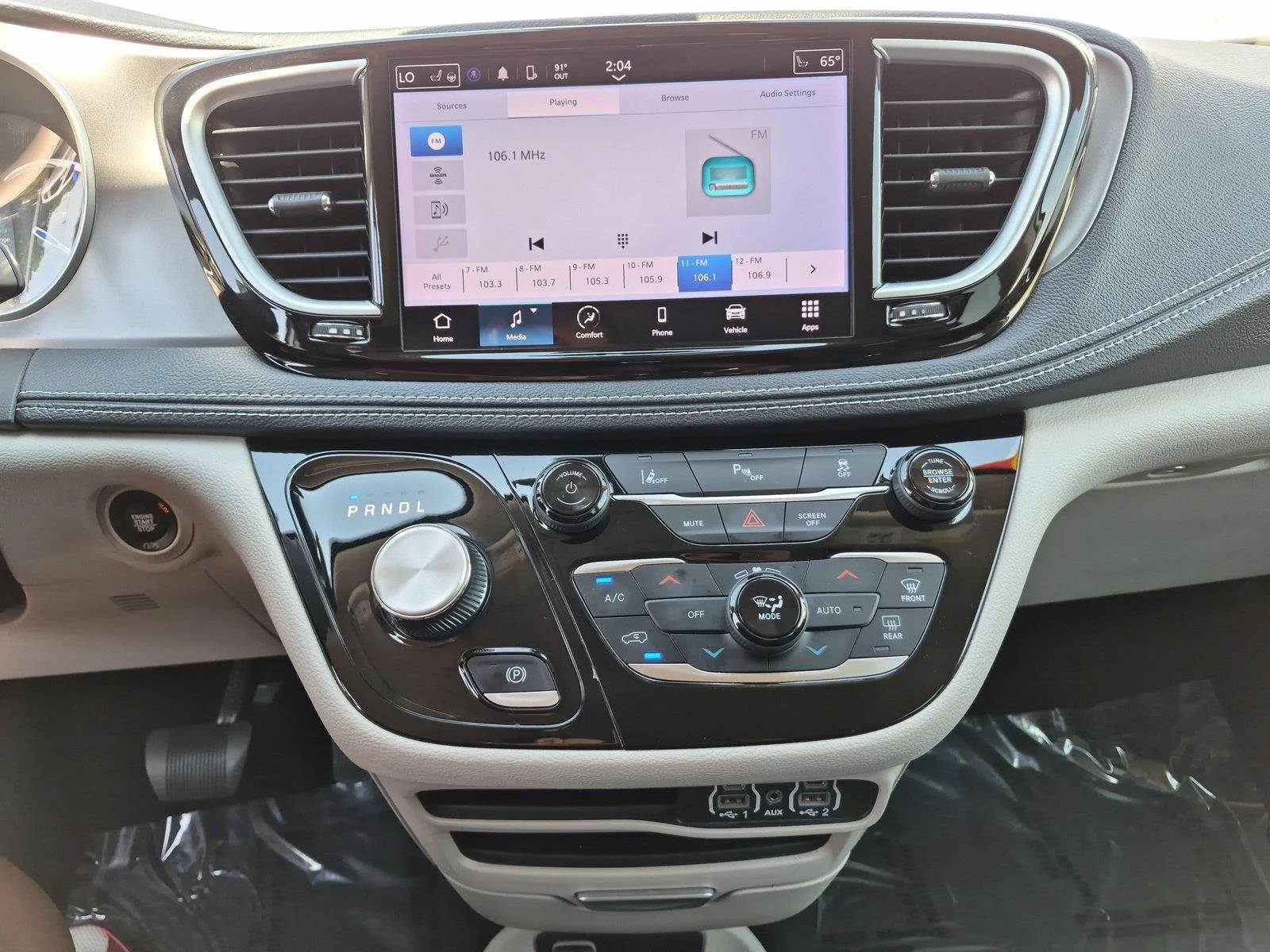 Used 2023 Bright White Clearcoat Chrysler Hybrid Touring L image 24