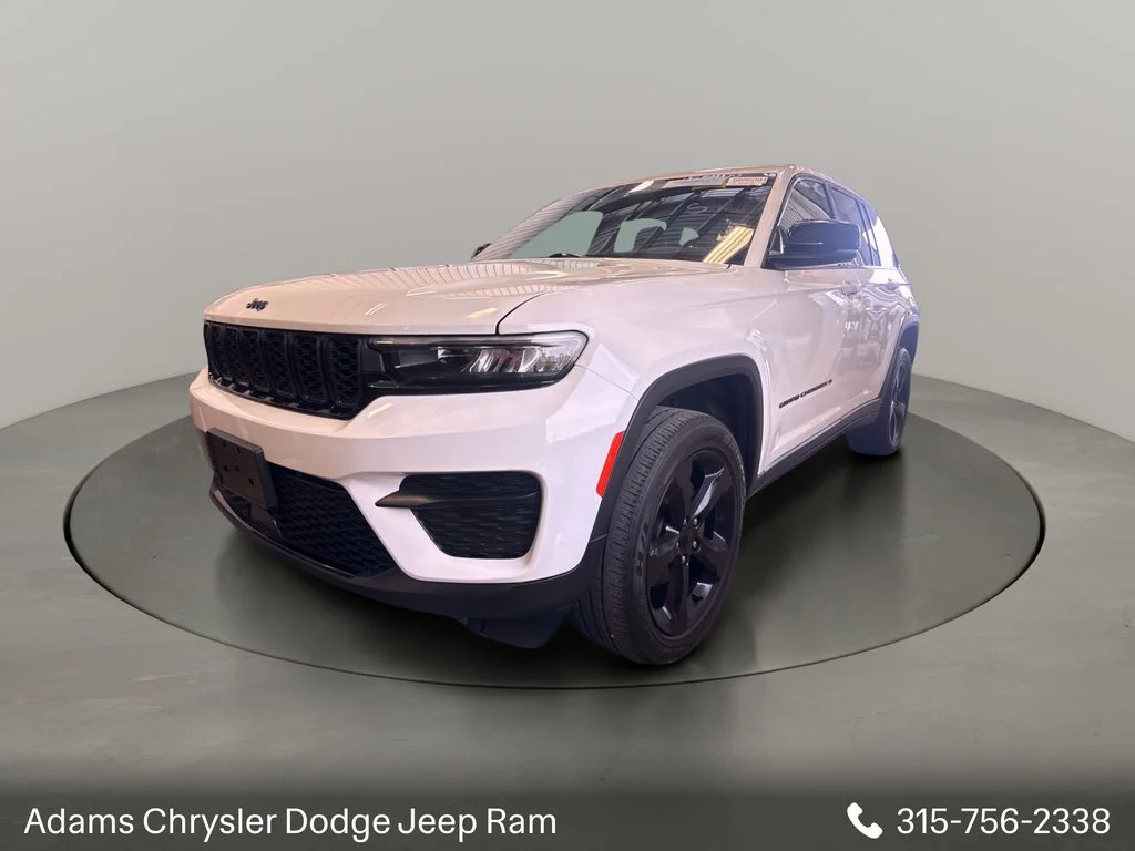Used 2023 White Jeep Altitude X image 3