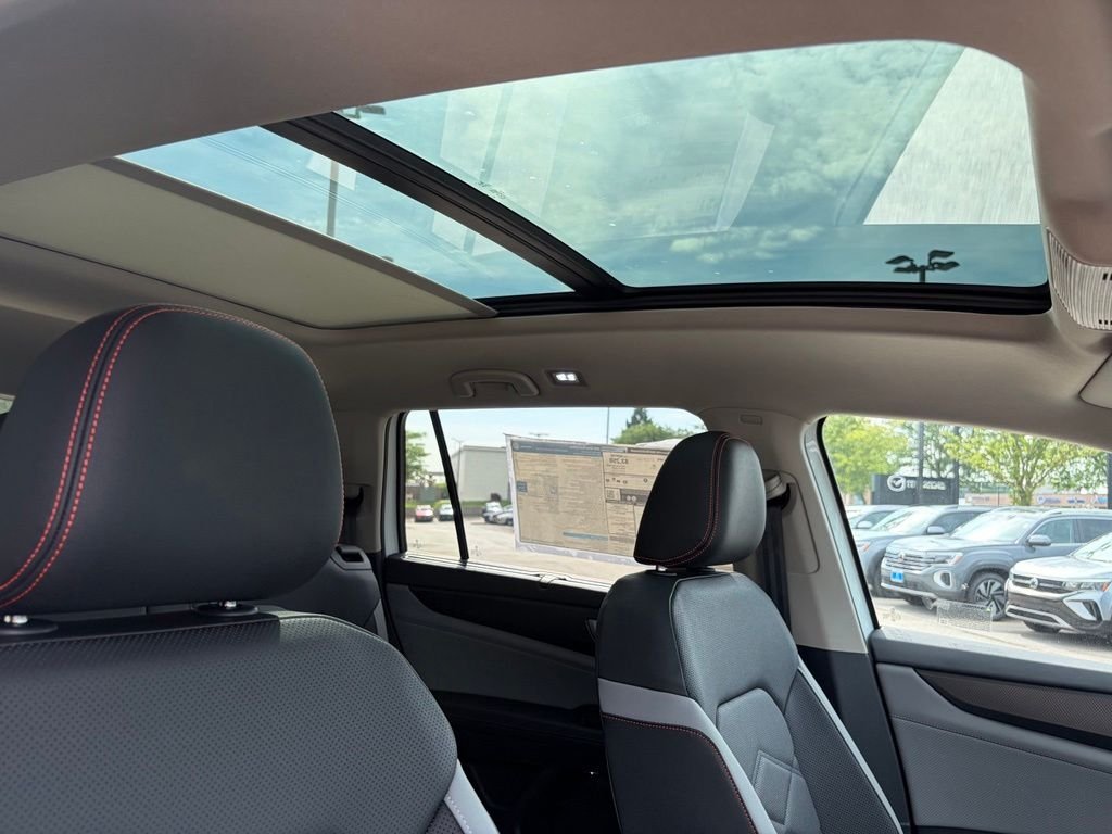 New 2026 Opal White Pearl Volkswagen 2.0T Peak Edition image 17