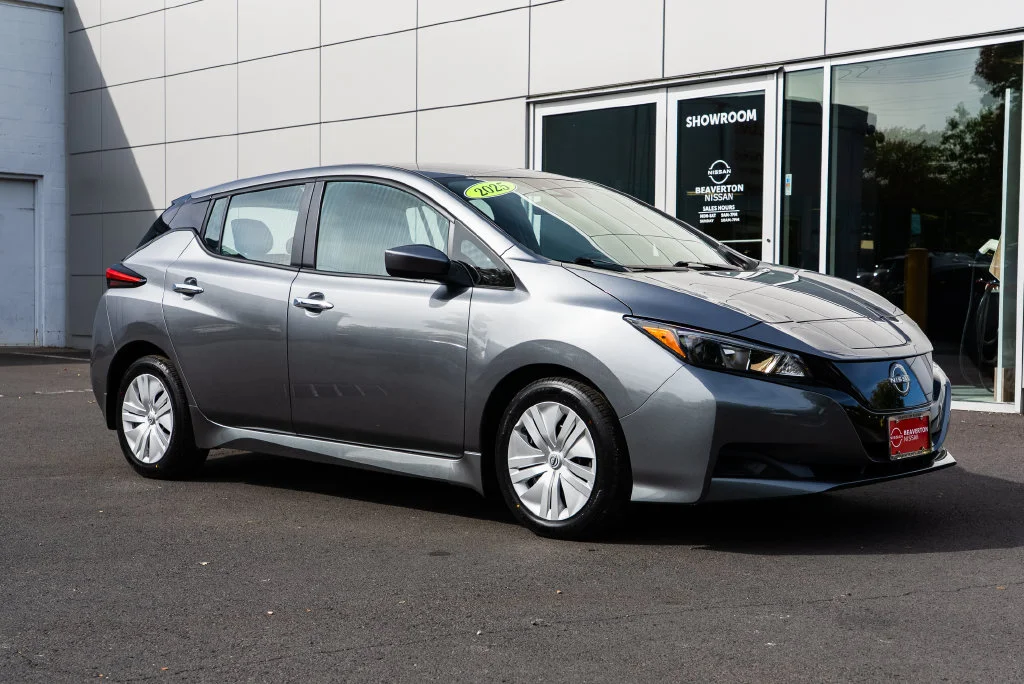 Used 2025 Gray Nissan S image 1