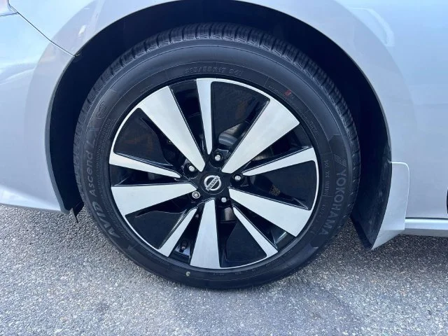 Used 2022 Silver Nissan 2.5 SL image 6