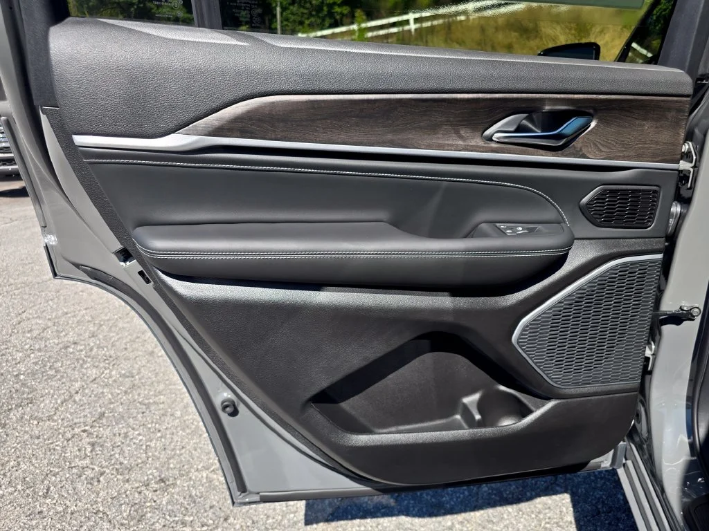 New 2027 Gray Jeep Limited Reserve image 37