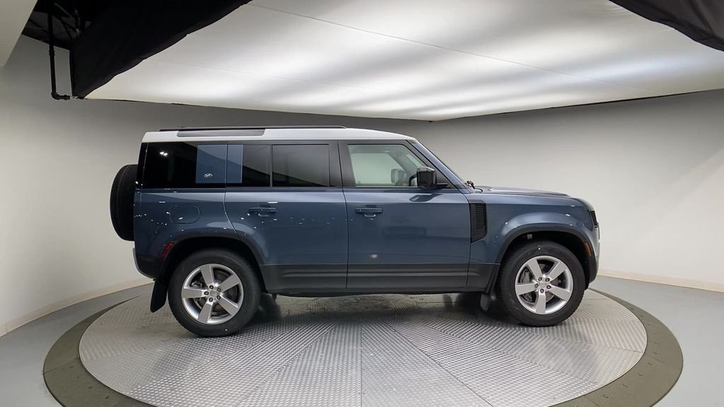 Used 2023 Tasman Blue Metallic Land Rover SE image 9