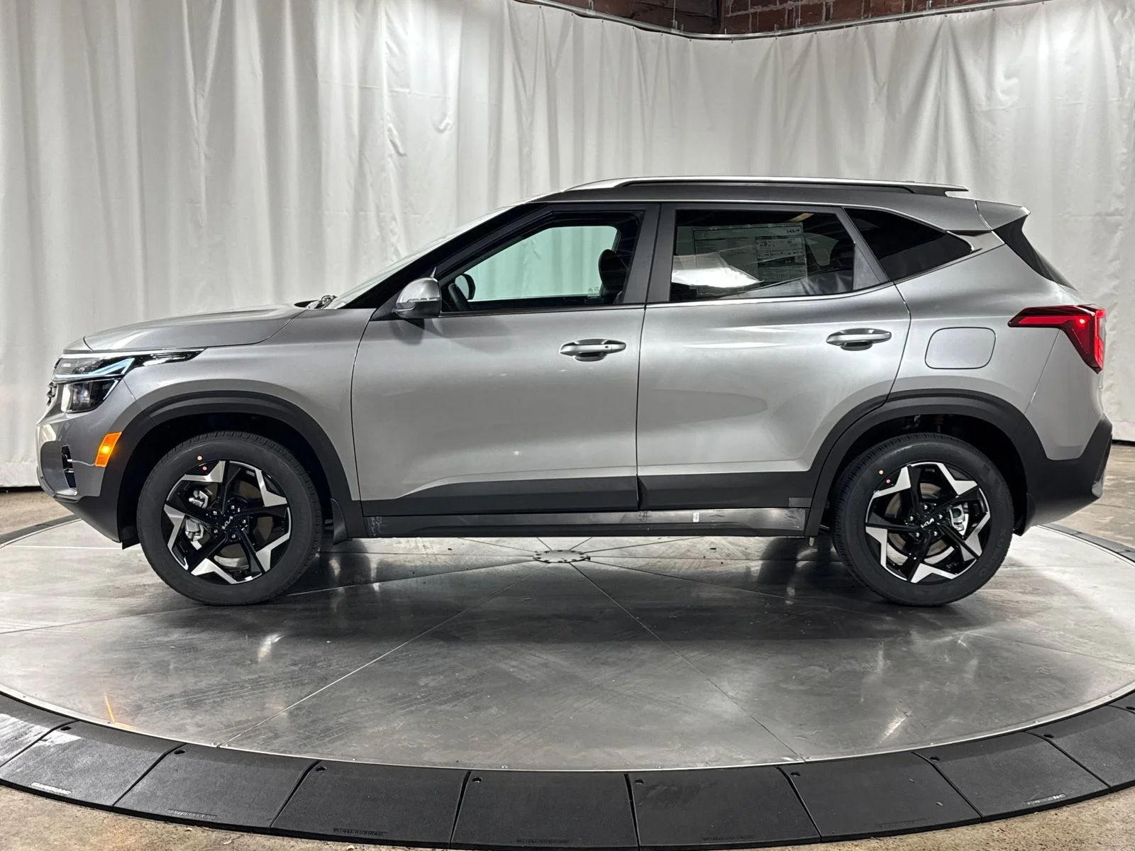 New 2026 Steel Gray Kia EX image 9