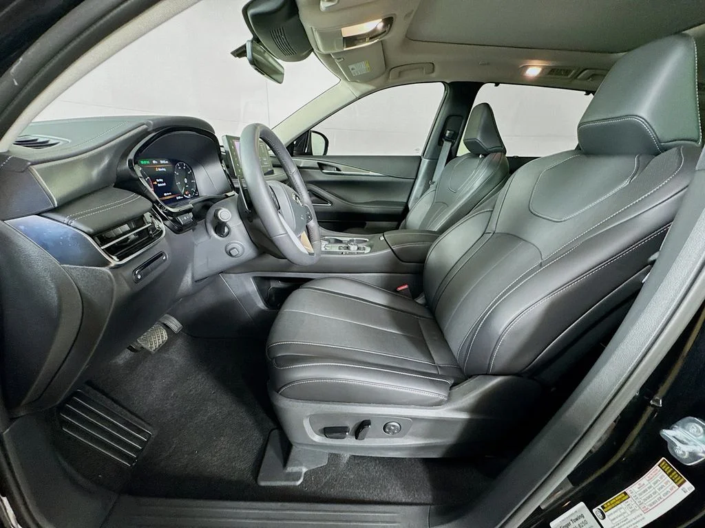 Certified Used 2026 Black INFINITI LUXE image 26