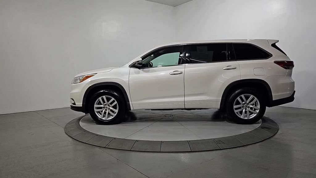 Used 2014 White Toyota LE image 2
