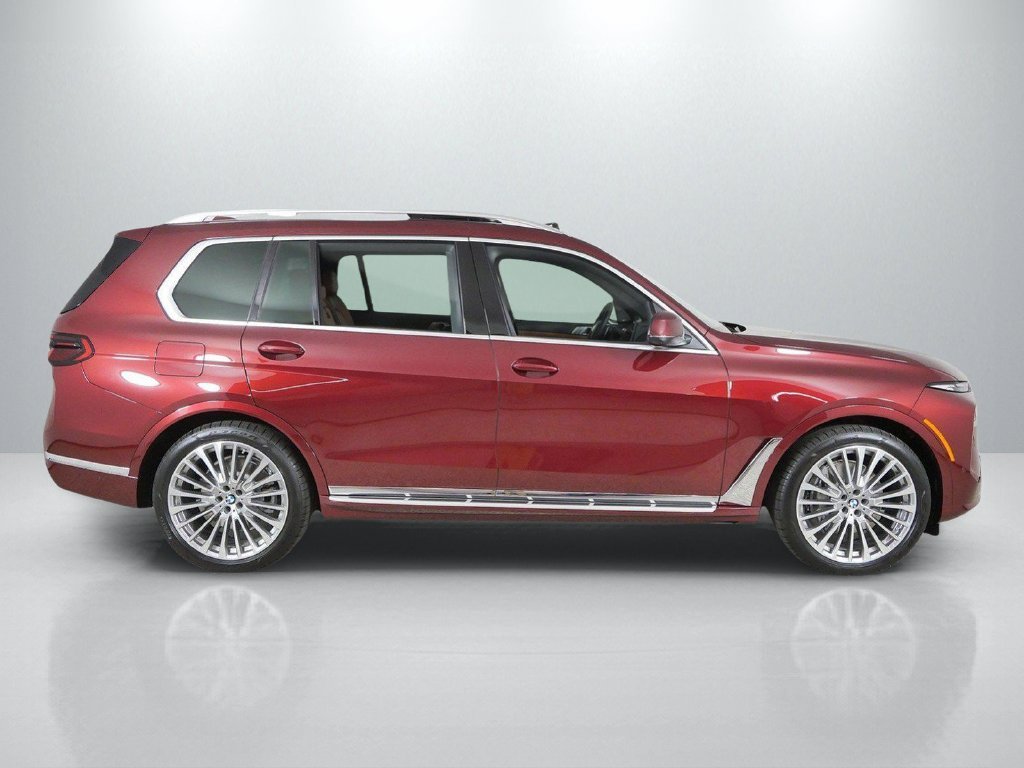 Used 2027 Red BMW xDrive40i image 9