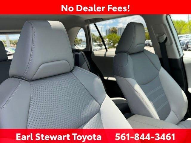 Certified Used 2024 WIND CHILL PEARL Toyota  image 37