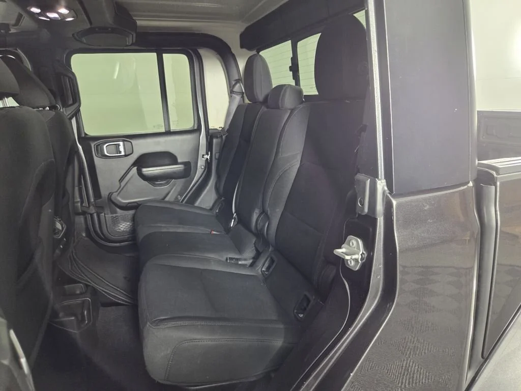 Used 2022 Granite Crystal Metallic Clearcoat Jeep Altitude image 24