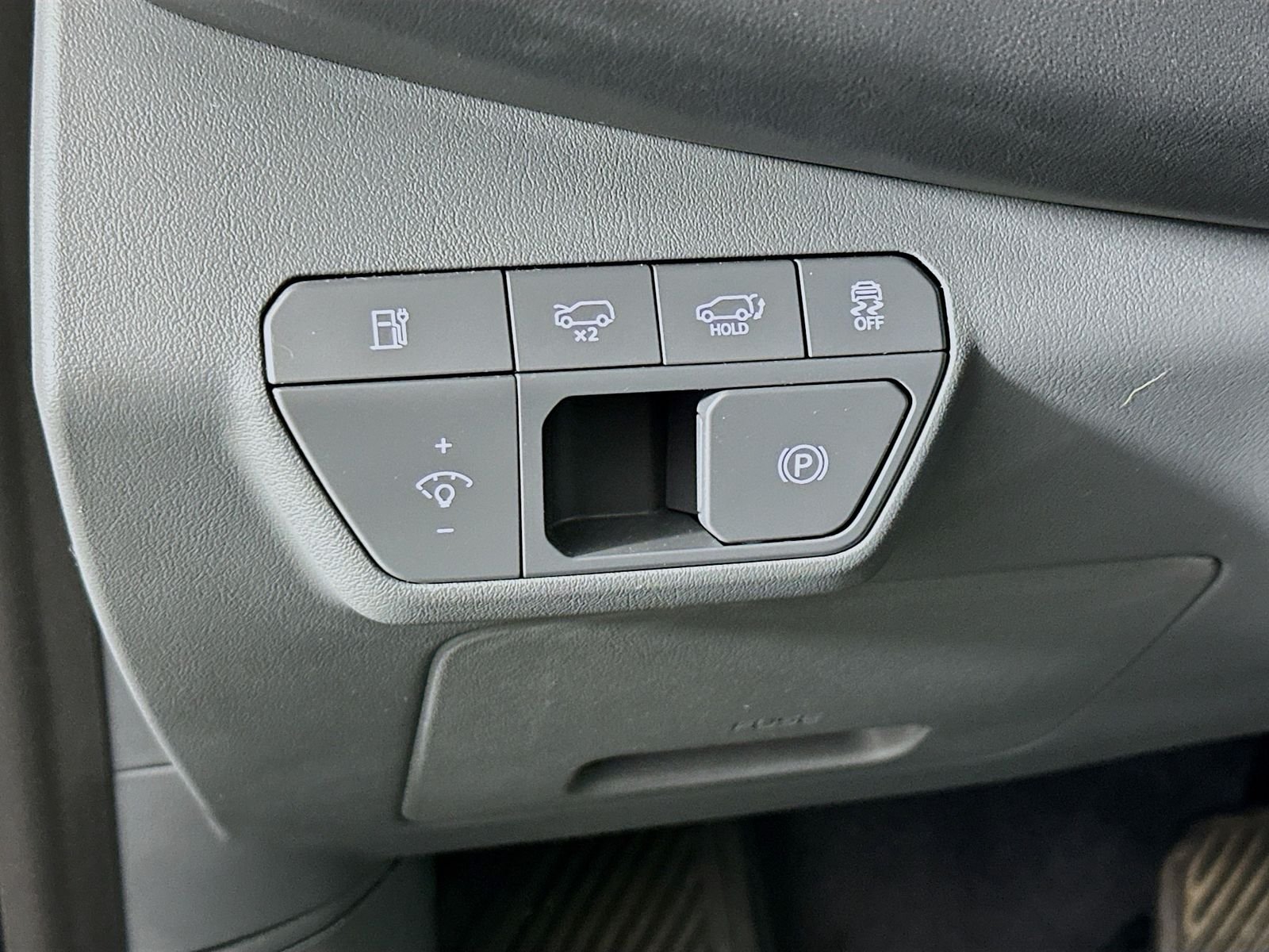Used 2024 Pebble Gray Kia Wind image 10