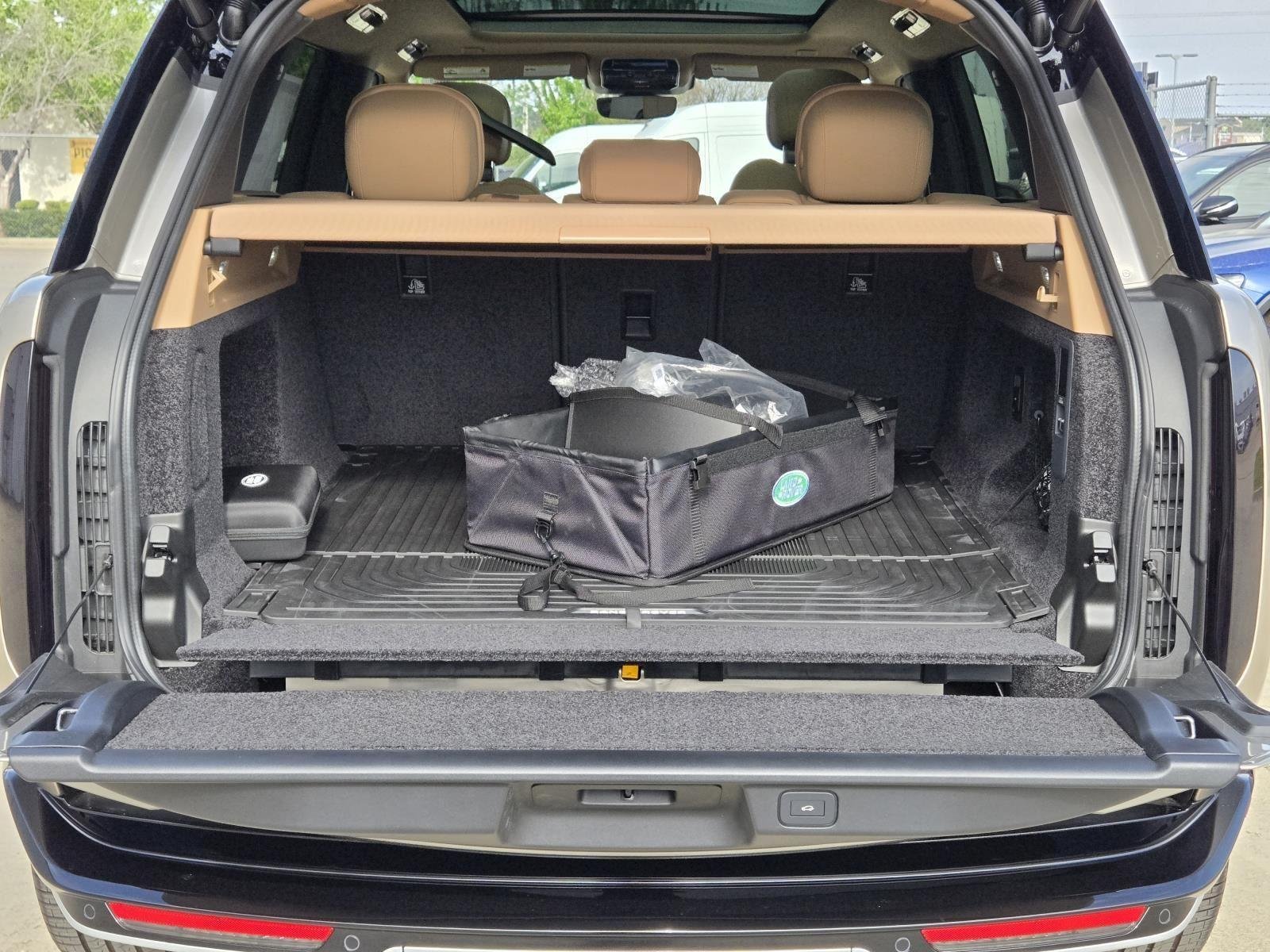 New 2026 Batumi Gold LAND ROVER SE PHEV image 11