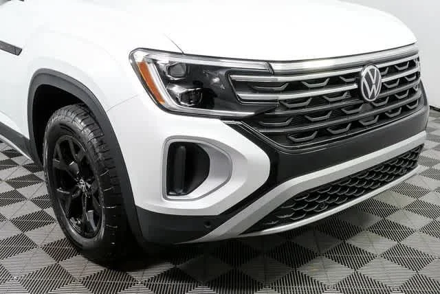 New 2026 Opal White Pearl Volkswagen 2.0T Peak Edition image 38