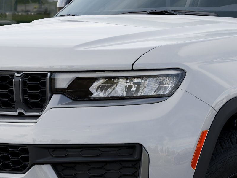 New 2026 Bright White Clear-Coat Exterior Paint Jeep Laredo image 10