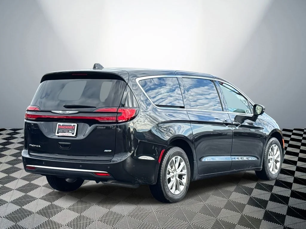 2023 Chrysler Pacifica Touring L - Photo 6