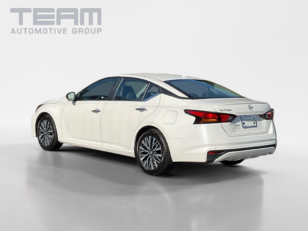 Used 2025 White Nissan 2.5 SV image 5