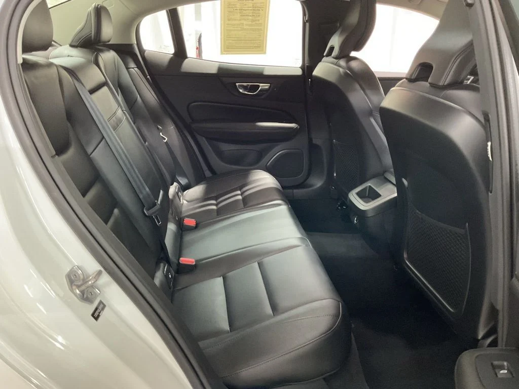 Used 2020 Crystal White Pearl Volvo T5 Momentum image 24