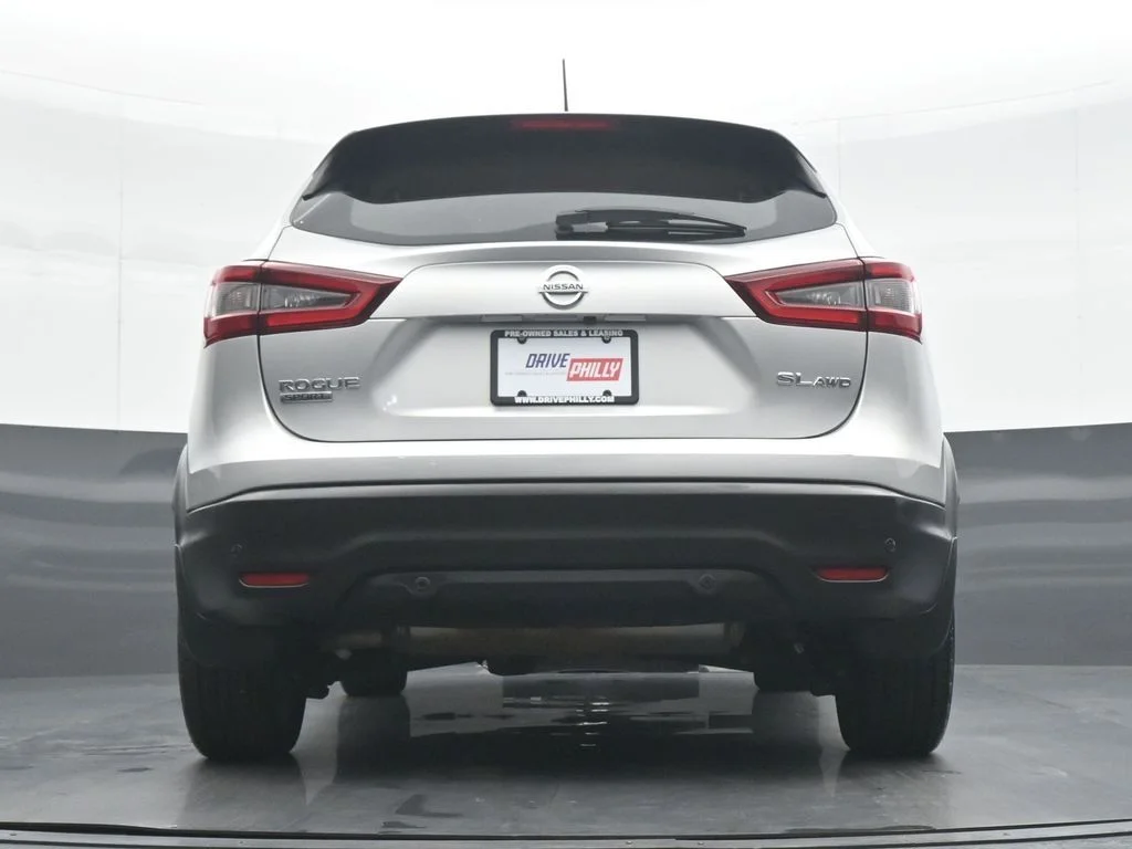 Used 2021 Silver Nissan SL image 29