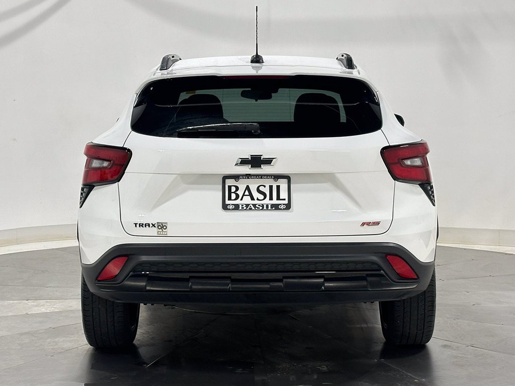 Used 2024 White Chevrolet 2RS image 12
