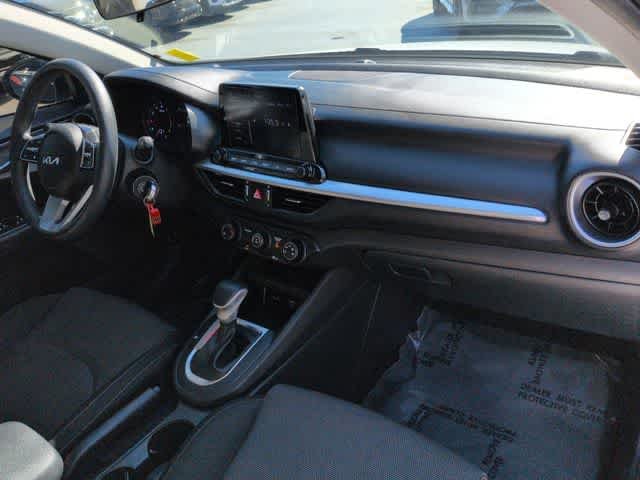 Used 2023 Snow White Pearl Kia LXS image 21