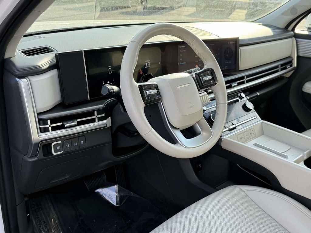 Used 2025 White Hyundai SEL image 2