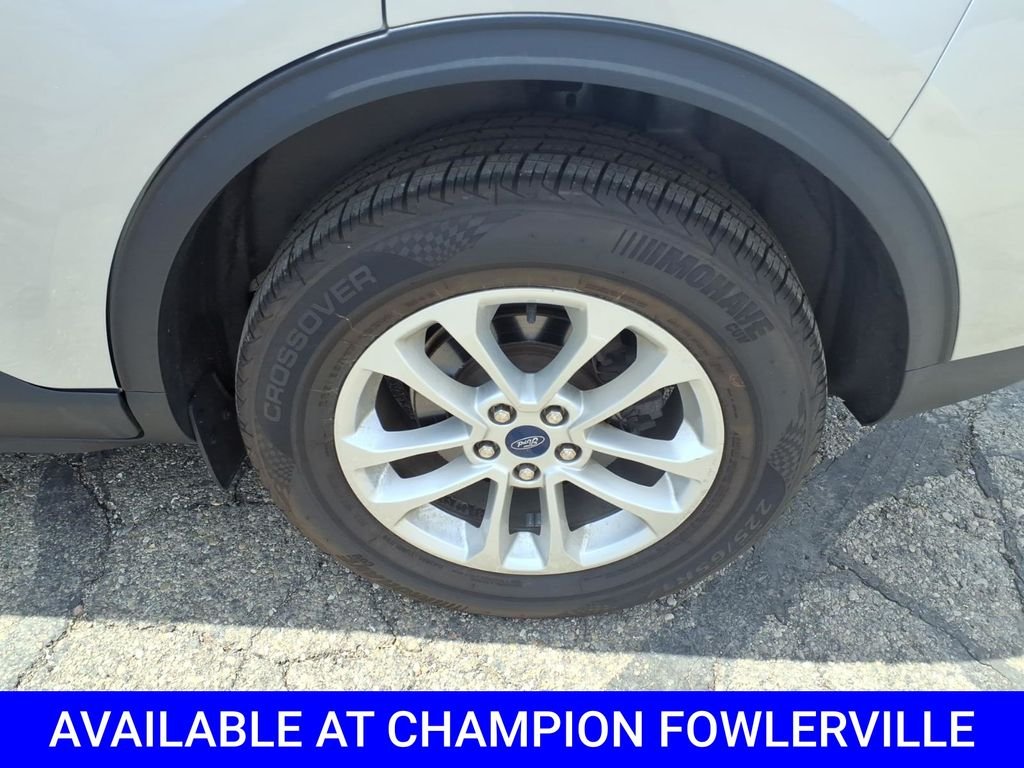 Used 2020 Silver Ford SE image 9