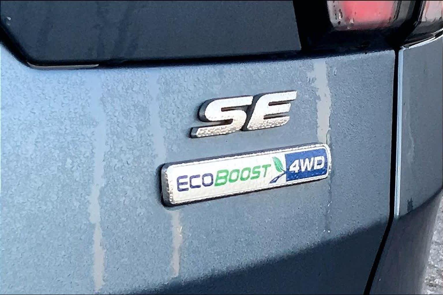 Used 2018 Blue Ford SE image 9