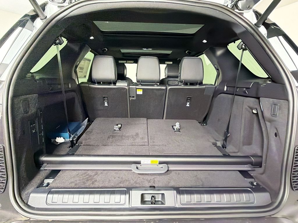 New 2026 Fuji White Land Rover S image 28