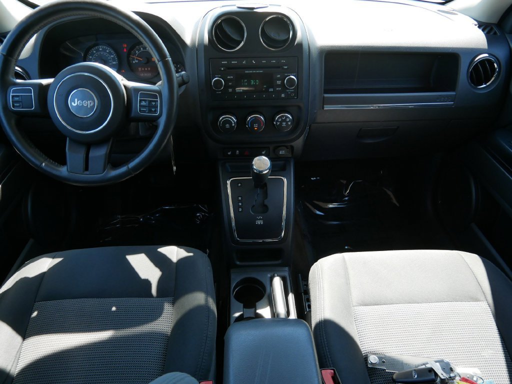 Used 2015 Silver Jeep Latitude image 13