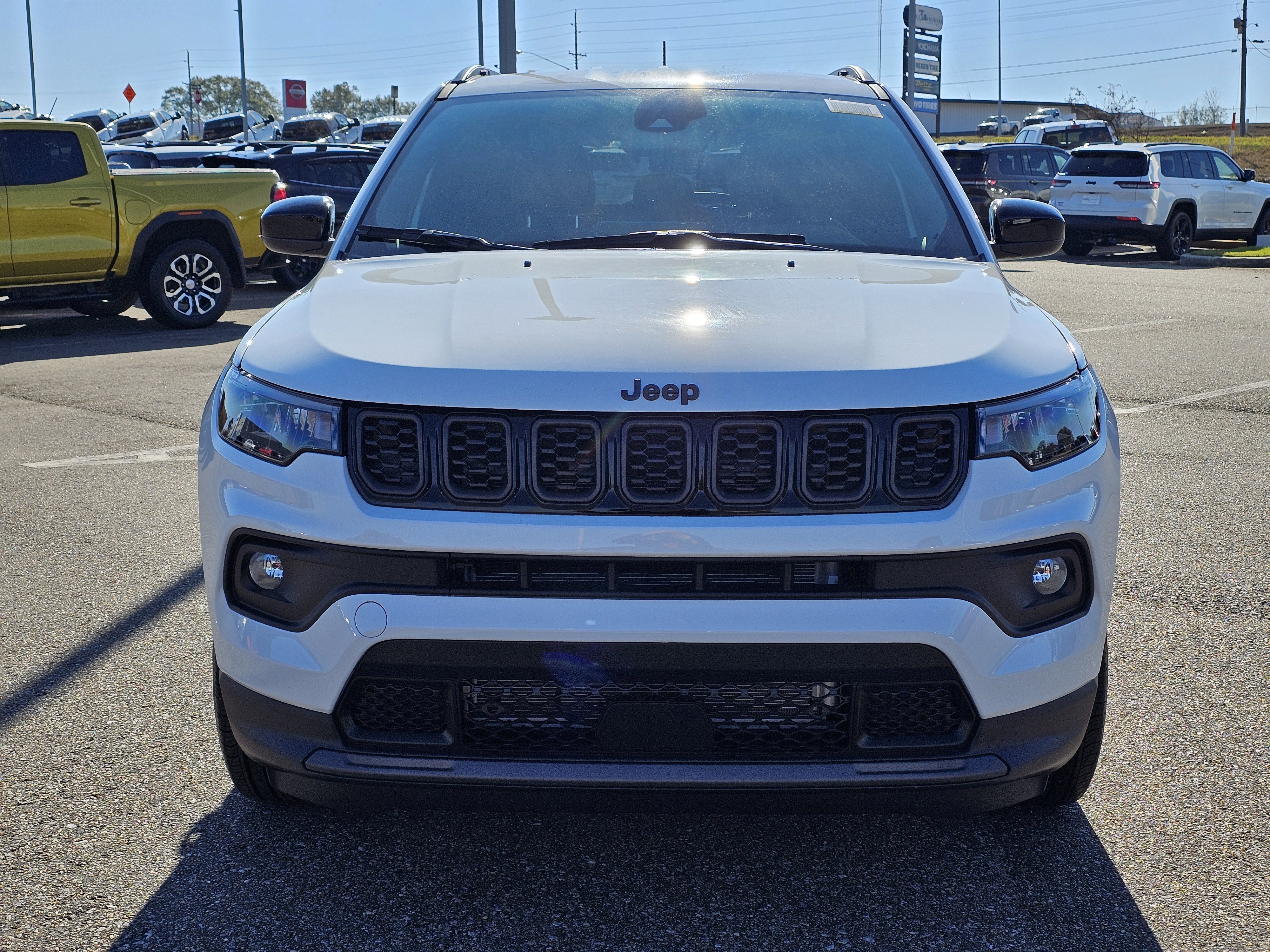 New 2026 Bright White Clearcoat Jeep Latitude Altitude image 2