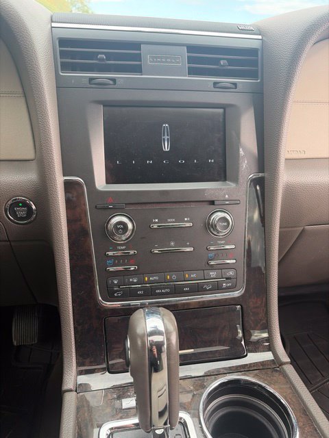 Used 2017 Black Lincoln Select image 15
