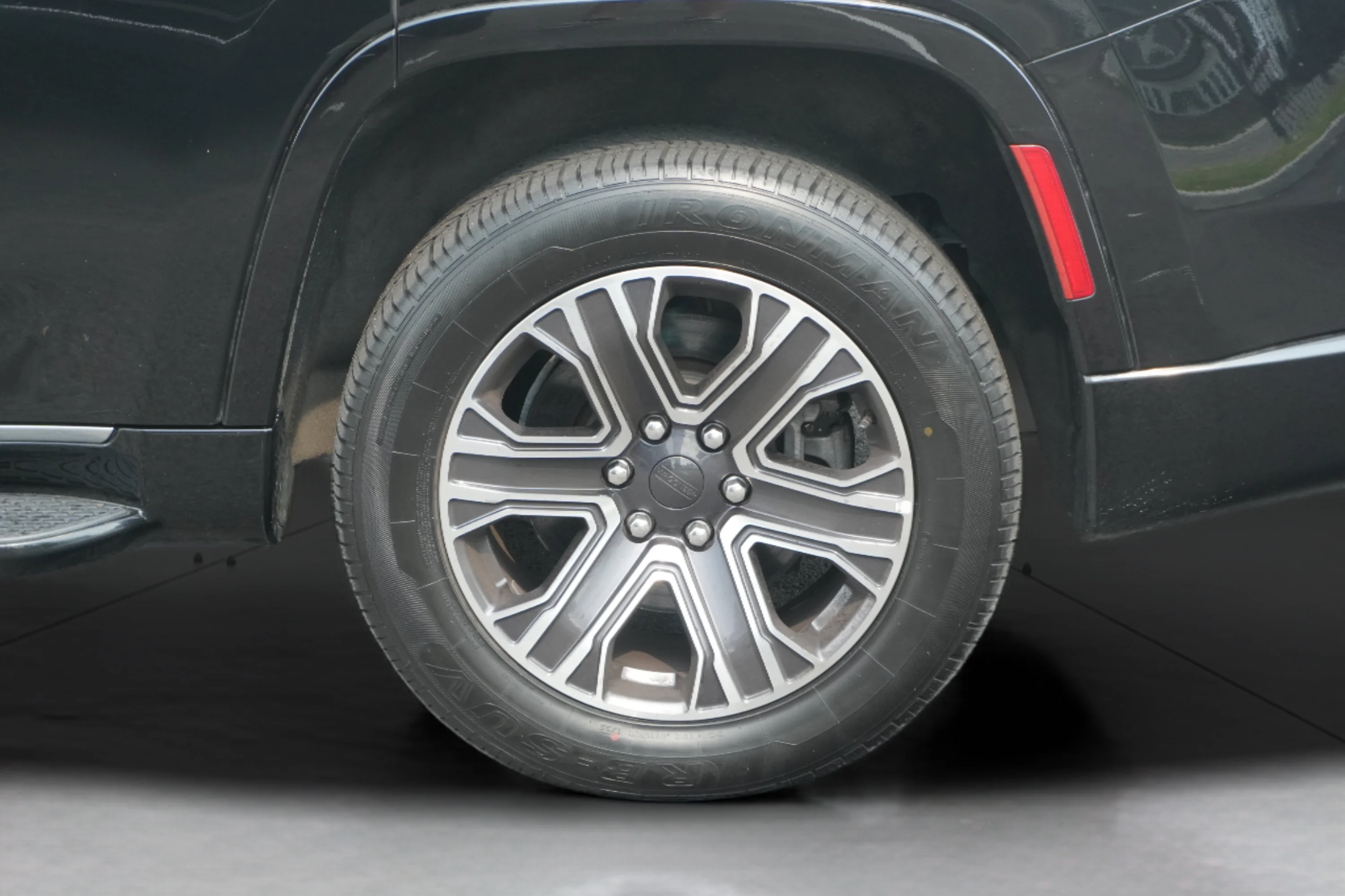 Used 2024 Diamond Black Crystal Pearlcoat Jeep Series II image 41