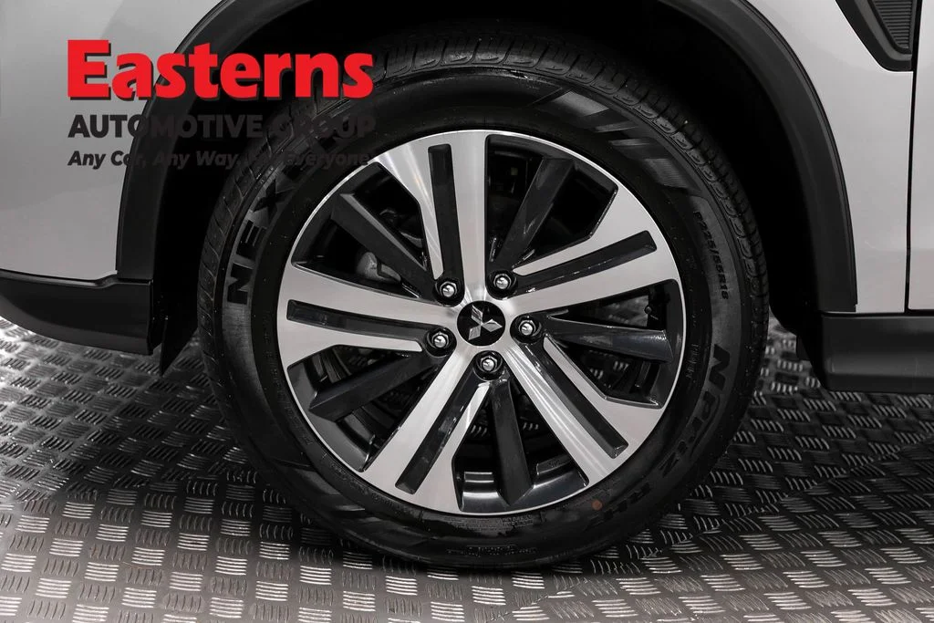Used 2025 Silver Mitsubishi 2.0 SE image 31