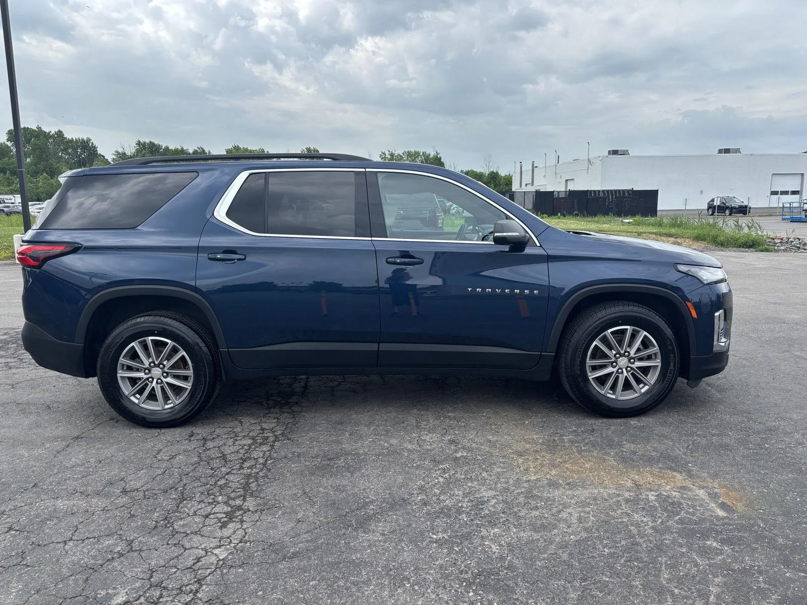 Used 2023 Northsky Blue Metallic Chevrolet LT Cloth image 8