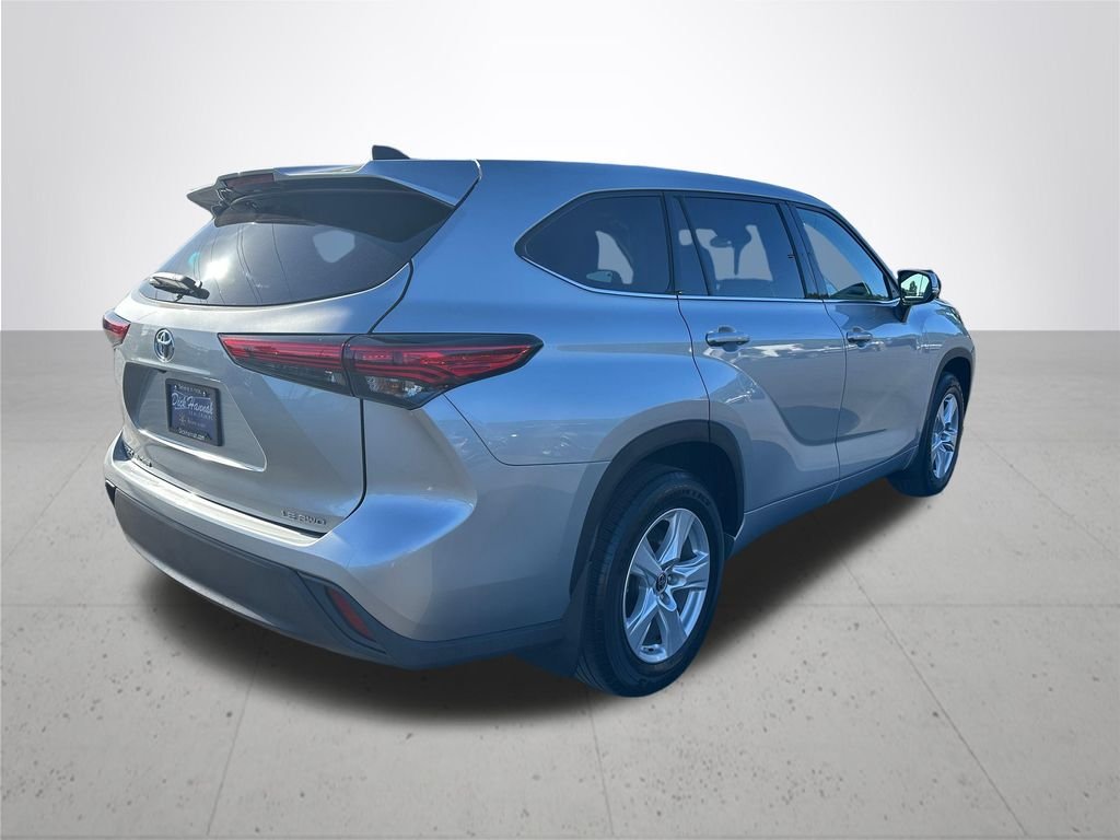Used 2022 Celestial Silver Metallic Toyota LE image 7