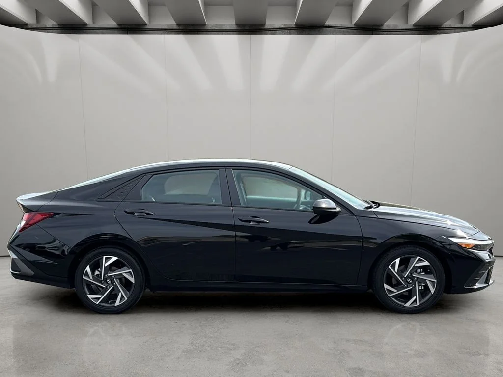 Certified Used 2025 Abyss Black Hyundai SEL Sport image 6