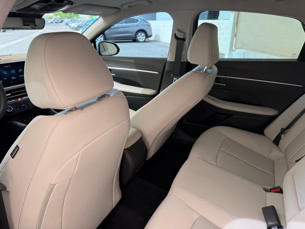 Used 2024 Silver Hyundai SEL image 23