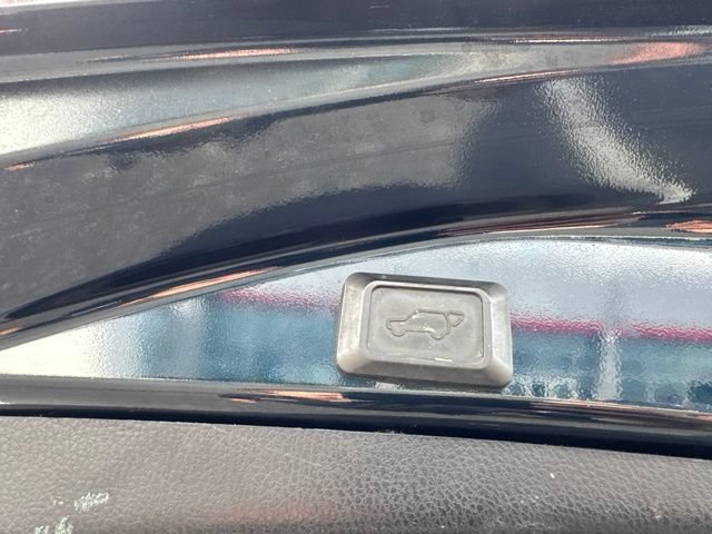 Used 2018 Galactic Aqua Mica Toyota XLE image 9