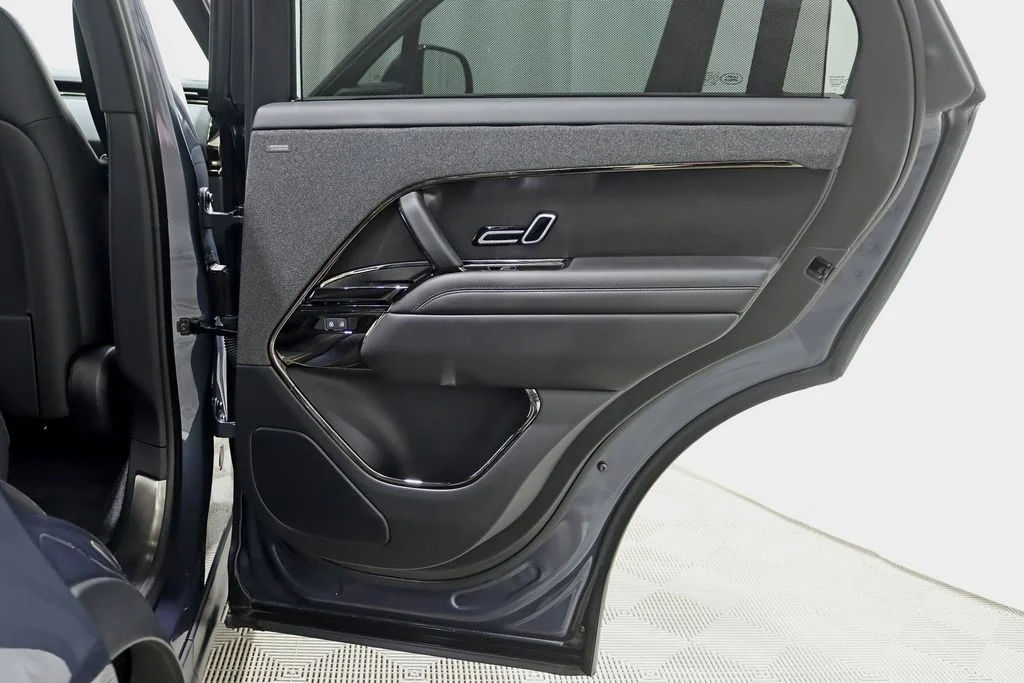 Used 2024 Blue Land Rover Dynamic SE image 39