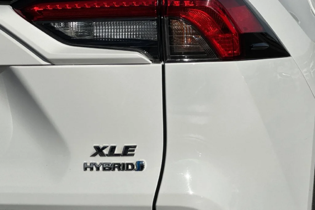 Used 2021 Super White Toyota XLE image 34