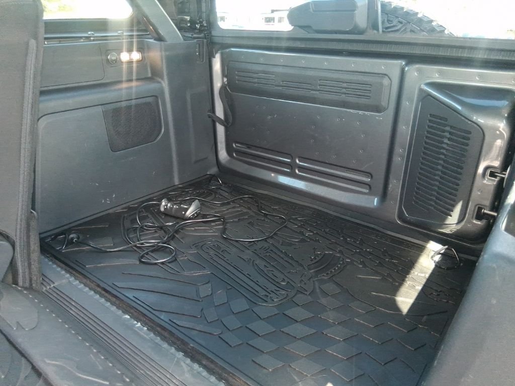 Used 2024 Gray Ford Wildtrak image 17
