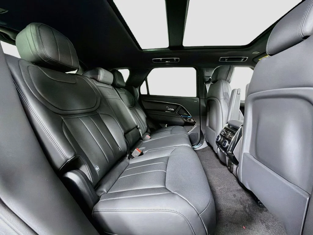 New 2027 Carpathian Grey Land Rover Dynamic SE image 29
