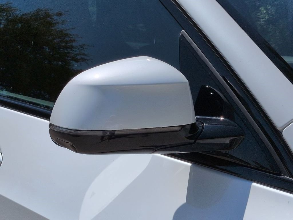 New 2026 White Metallic BMW xDrive40i image 12