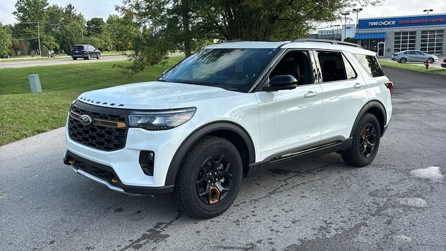 New 2026 Star White Metallic Tri-Coat Ford Tremor image 3